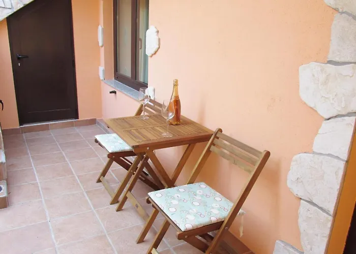 Apartment Apartments By The Sea Cres - 8095