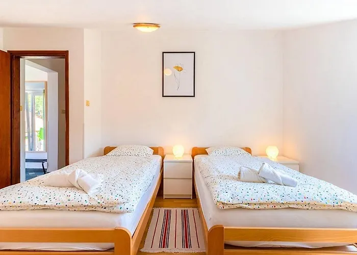 By The Sea - 8095 * Cres